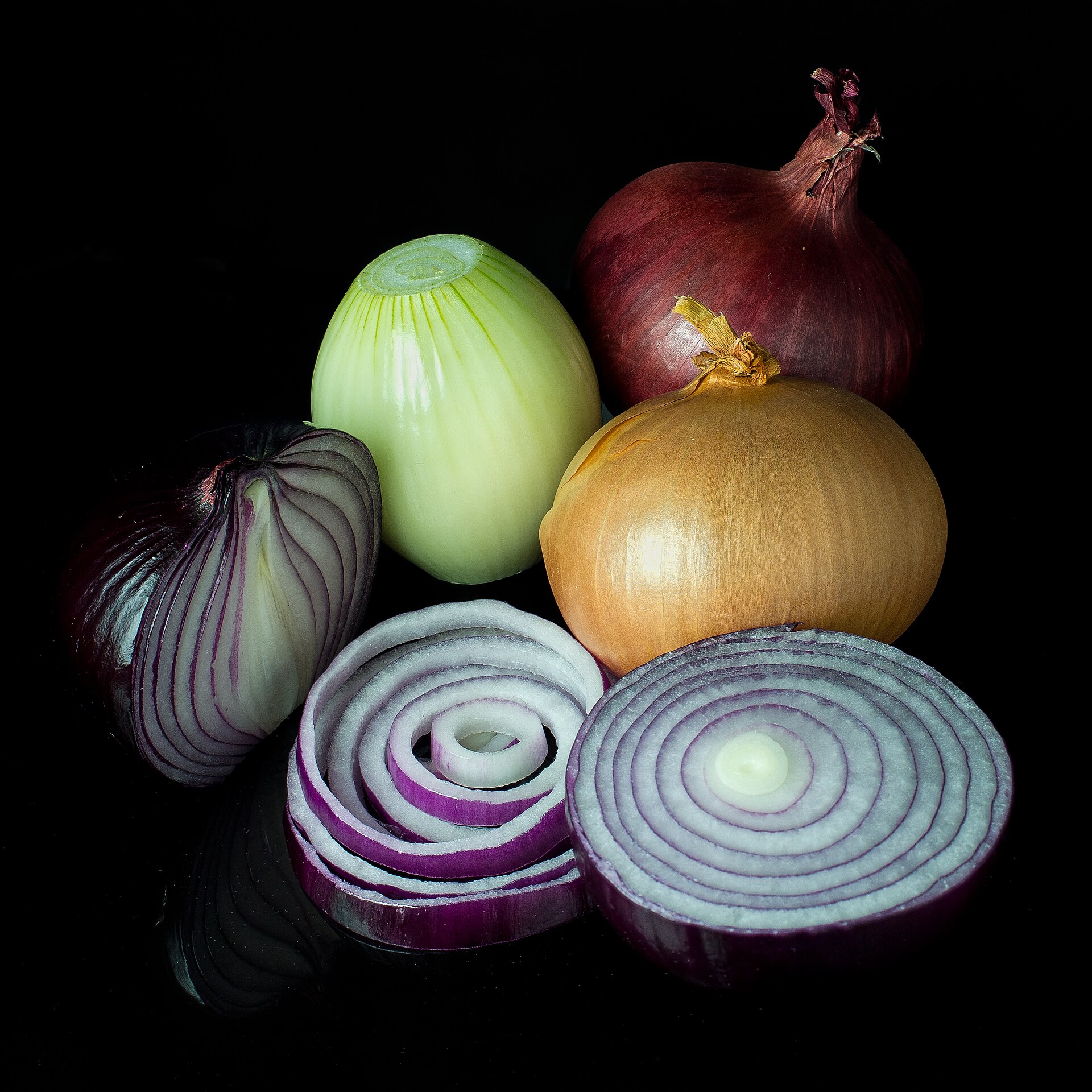 Onion (zonyon) — Allium cepa, used in Haitian and Caribbean herbal tradition